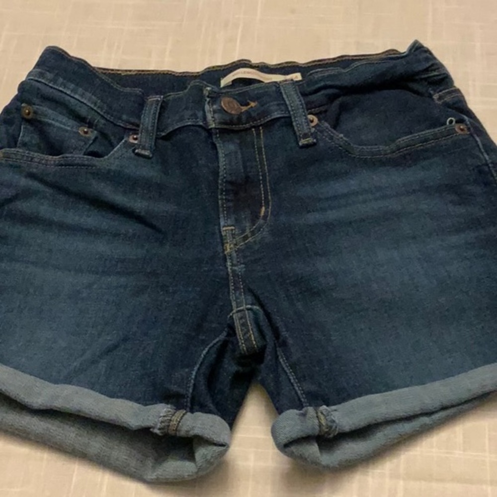 Used Levi’s Mid Length Cuffed Short Size 24